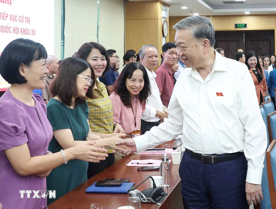 Tổng Bí thư Tô Lâm tiếp xúc cử tri Hà Nội. (Ảnh: Thống Nhất/TTXVN)
