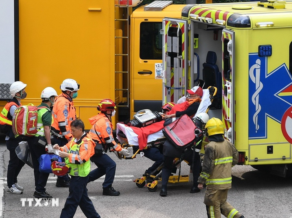 Ít nhất 128 người đã thiệt mạng và 76 người bị thương trong vụ hỏa hoạn nghiêm trọng tại khu tổ hợp Wang Fuk Court ở quận Tai Po, Hong Kong (Trung Quốc) ngày 26/11/2025. (Ảnh: THX/TTXVN)