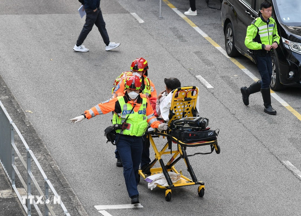 Ít nhất 128 người đã thiệt mạng và 76 người bị thương trong vụ hỏa hoạn nghiêm trọng tại khu tổ hợp Wang Fuk Court ở quận Tai Po, Hong Kong (Trung Quốc) ngày 26/11/2025. (Ảnh: THX/TTXVN)