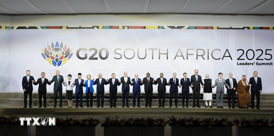 Hội nghị thượng đỉnh Nhóm các nền kinh tế phát triển và mới nổi hàng đầu thế giới (G20) đã bế mạc ngày 23/11/2025 tại Johannesburg (Nam Phi) với việc thông qua tuyên bố chung kêu gọi hòa bình cũng như các biện pháp bảo vệ nguồn cung cấp khoáng sản thiết yếu trên toàn cầu. (Ảnh: THX/TTXVN)