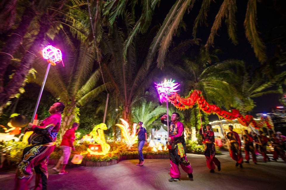 Triển lãm đèn lồng đón Trung Thu diễn ra từ ngày 22/9 đến 12/10/2025 tại Singapore, trưng bày các tác phẩm nghệ thuật đèn lồng khổng lồ rực rỡ sắc màu, thu hút người dân và du khách tới tham quan. (Ảnh: THX/TTXVN)