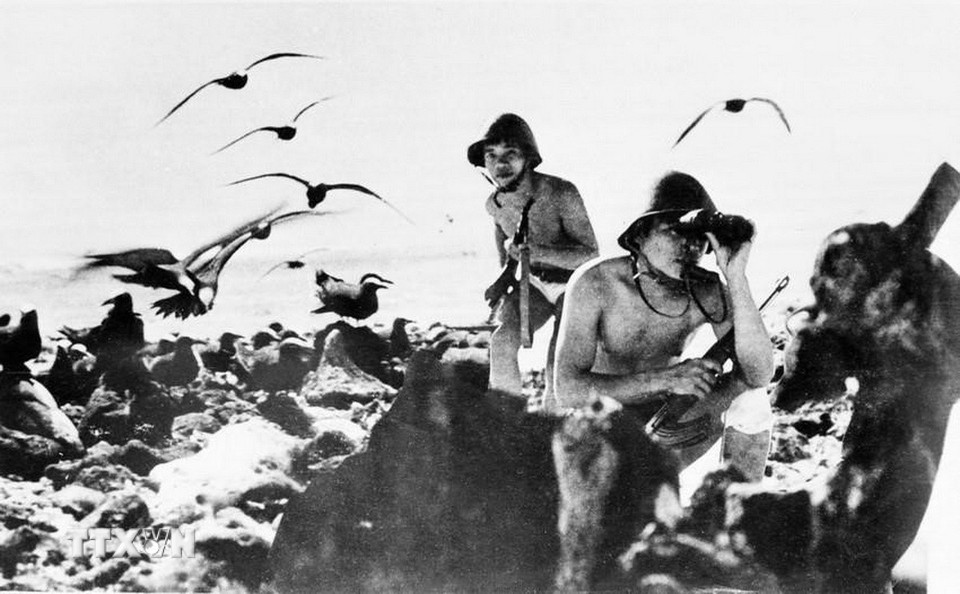 Giải phóng quần đảo Trường Sa - chiến công mang tính chiến lược trong giải phóng miền Nam, thống nhất đất nước. Trong ảnh: Lực lượng Đặc công hải quân Đoàn 126 giải phóng đảo Sinh Tồn thuộc quần đảo Trường Sa, ngày 28/4/1975. (Ảnh: TTXVN phát)