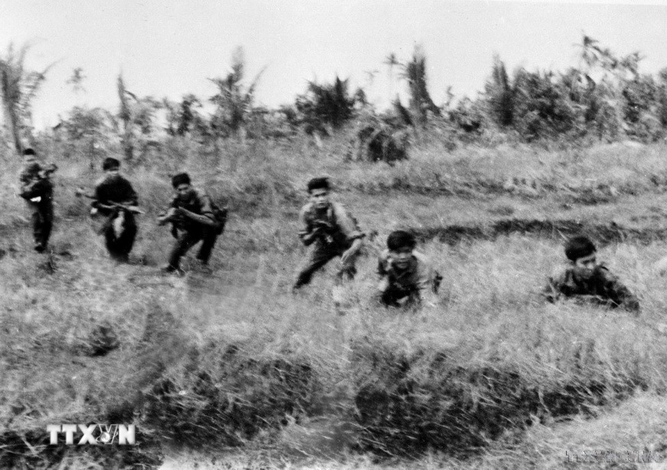 Giải phóng quần đảo Trường Sa - chiến công mang tính chiến lược trong giải phóng miền Nam, thống nhất đất nước. Trong ảnh: Các chiến sỹ đặc công C1, D1, E115 triển khai đánh và giữ cầu Bình Phước được nguyên vẹn, chuẩn bị cho đại quân tiến vào giải phóng Sài Gòn, ngày 29/4/1975. (Ảnh: Tư liệu TTXVN)