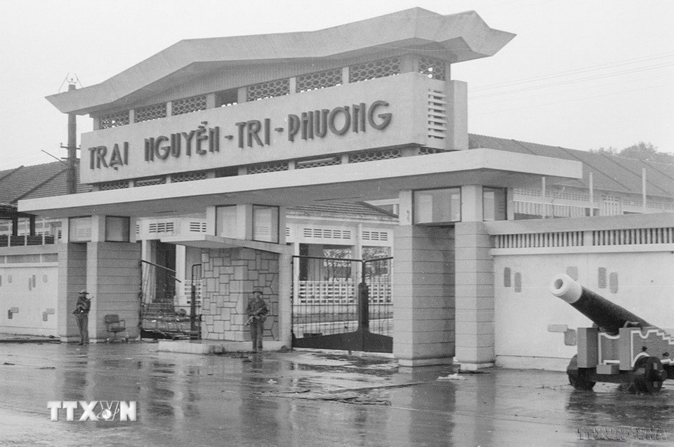 Quân Giải phóng làm chủ các cơ quan ngụy quyền trong thành phố Đà Nẵng. (Ảnh: Hoàng Giang/TTXVN)