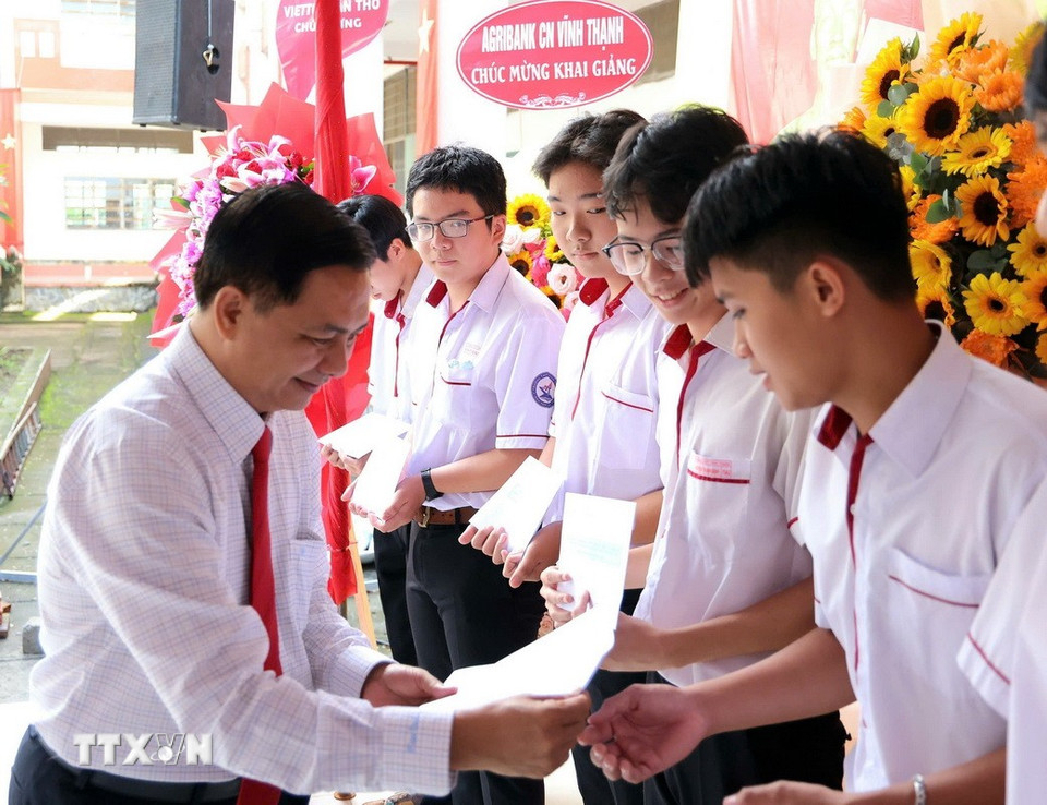 Khai giảng năm học mới tại trường Trung học phổ thông Vĩnh Thạnh (xã Vĩnh Thạnh, Cần Thơ). (Ảnh: Ánh Tuyết/TTXVN)