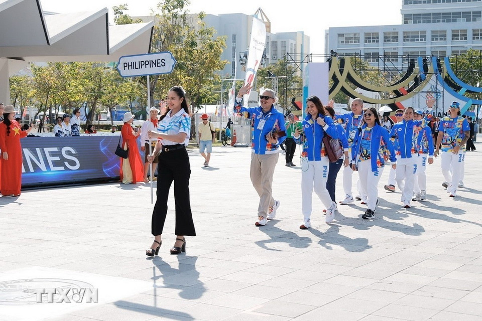 Đoàn thể thao Philippines tham dự lễ thượng cờ SEA Games 33. (Ảnh: Minh Quyết/TTXVN)