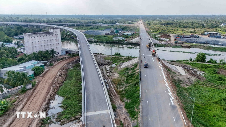 Nút giao phía đầu tuyến thuộc thành phố Cần Thơ. (Ảnh: Thanh Liêm/TTXVN)