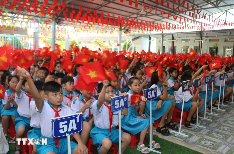 Học sinh trường Tiểu học Hòa Bình A (xã Hòa Bình, tỉnh Cà Mau) trong ngày khai giảng năm học mới 2025-2026. (Ảnh: Tuấn Kiệt/TTXVN)