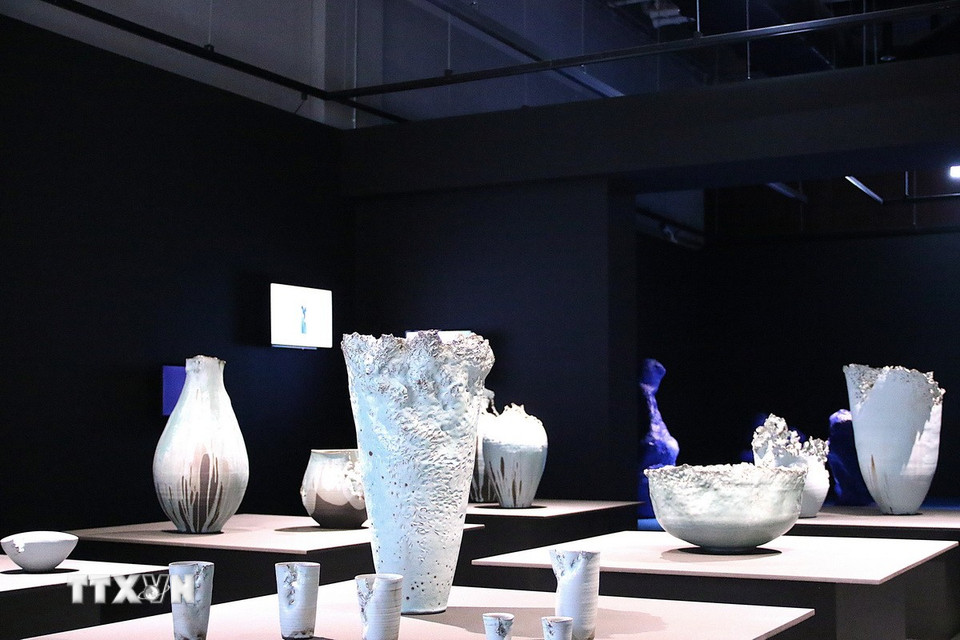 BST gốm của nghệ nhân Kim Hye Jeong. (Ảnh: Khánh Vân/TTXVN)