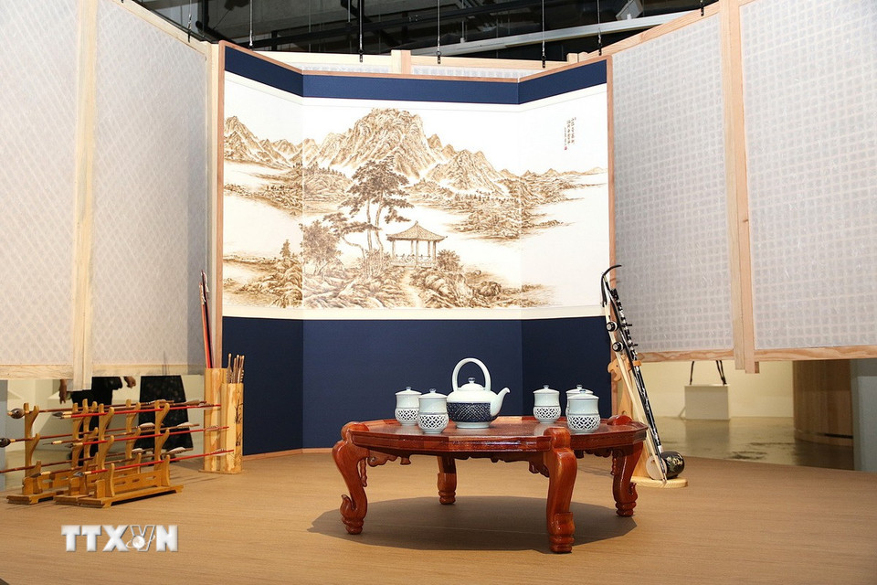 Bộ đồ trà trong văn hóa trà đạo của các nước châu Á. (Ảnh: Khánh Vân/TTXVN)