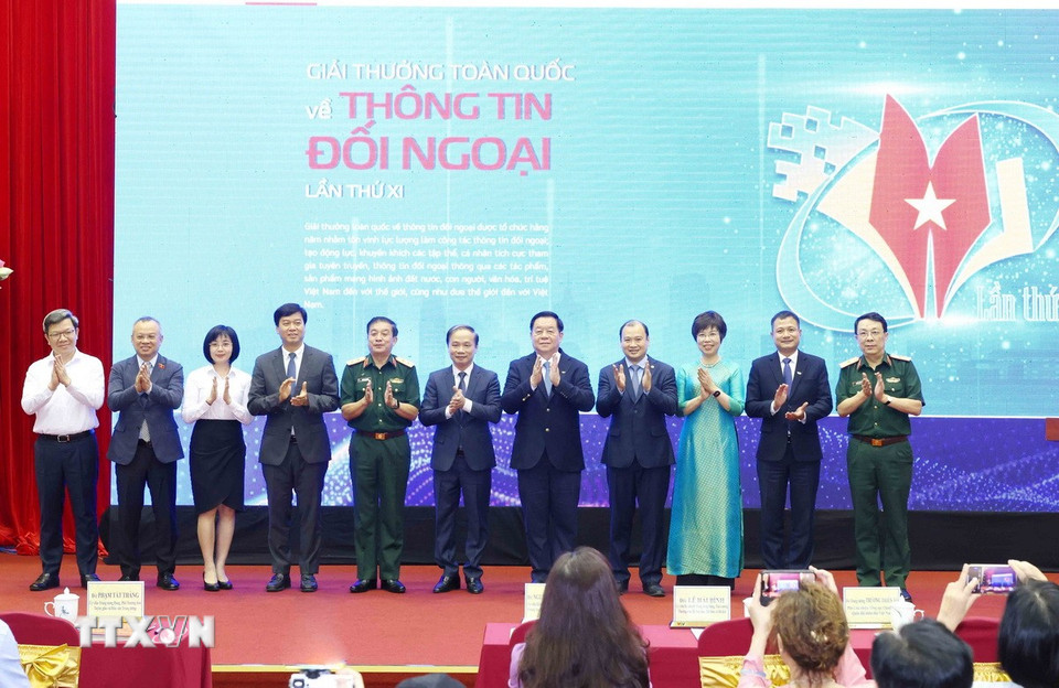 Nghi thức khai trương Trang web chính thức của Giải thưởng quốc gia về Thông tin đối ngoại lần thứ XI. (Ảnh: Phương Hoa/TTXVN)