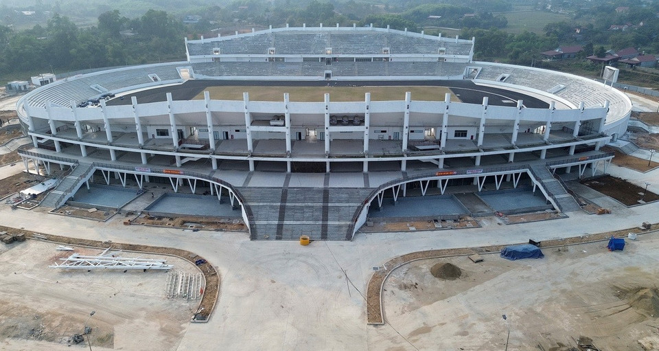 Sân vận động Thái Nguyên có 3 tầng, sức chứa 22.000 khán giả, có mái che ở 2 khán đài chính A, B. (Ảnh: Quốc Khánh/TTXVN)