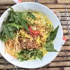 Tô bún kèn Hà Tiên hoàn chỉnh với bún tươi, nước lèo béo thơm, thịt cá và các loại rau ăn kèm hấp dẫn. (Ảnh: Thanh Sang/TTXVN)