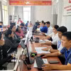 Người dân đến thực hiện thủ tục hành chính tại Trung tâm Phục vụ hành chính công phường Bình Kiến (tỉnh Đắk Lắk). (Ảnh: TTXVN phát)