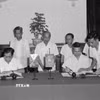 Ngày 7/8/1975, Thứ trưởng Bộ Ngoại giao Nguyễn Cơ Thạch và Đại sứ đặc mệnh toàn quyền Philippines Agustin P.Magina thay mặt Chính phủ hai nước ký thông cáo chung về việc thiết lập ngoại giao Việt Nam-Philippines. (Ảnh: Xuân Lâm/TTXVN)