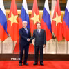 Chủ tịch Quốc hội Trần Thanh Mẫn đón Chủ tịch Duma Quốc gia Quốc hội Liên bang Nga Vyacheslav Volodin. (Ảnh: Doãn Tấn/TTXVN)