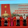 Cắt băng khánh thành Dự án phát huy giá trị di tích Nhà lưu niệm cụ Huỳnh Thúc Kháng. (Ảnh: Trần Tĩnh/TTXVN)