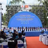 Các đại biểu thực hiện nghi thức khánh thành tuyến đường sắt đô thị số 1 Bến Thành-Suối Tiên. (Ảnh: Thanh Vũ/TTXVN)