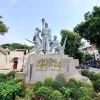 Tượng đài "Quyết tử để Tổ quốc quyết sinh” bên hồ Hoàn Kiếm. (Ảnh: Ban Quản lý Di tích danh thắng Hà Nội)