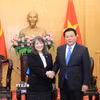 Giám đốc Học viện Chính trị quốc gia Hồ Chí Minh Nguyễn Xuân Thắng tiếp Giám đốc UNICEF khu vực Đông Á và Thái Bình Dương June Kunugi. (Ảnh: Tuấn Anh/TTXVN)