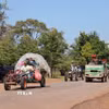 Người dân Campuchia tại tỉnh Preah Vihear gần biên giới với Thái Lan sơ tán tránh xung đột, ngày 8/12/2025. (Ảnh: THX/TTXVN)