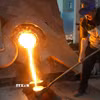 Công nhân làm việc tại nhà máy sản xuất đồng ở tỉnh Hà Bắc, Trung Quốc. (Ảnh: THX/TTXVN)