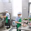 Một bếp ăn bán trú. (Nguồn: TTXVN)