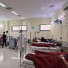Các trường hợp nghi ngộ độc thực phẩm được theo dõi, điều trị tại Bệnh viện Trung ương Huế cơ sở 2. (Ảnh: TTXVN phát)