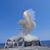 Tên lửa hành trình Tomahawk được phóng từ tàu khu trục USS Barry trên Địa Trung Hải. (Ảnh: AFP/TTXVN)