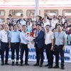 Nghi thức đón chuyến tàu tại Ga Ninh Bình diễn ra long trọng. (Ảnh: Đức Phương/TTXVN)