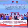 Bà Nguyễn Thị Thanh, Ủy viên Ban Chấp hành Trung ương Đảng, Phó Chủ tịch Quốc hội cùng các đại biểu thực hiện nghi thức phát động cuộc thi. (Ảnh: Minh Đức/TTXVN)