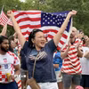 Cổ động viên Mỹ tại FIFA Fan Festival tại Lemon Hill (Philadelphia) ăn mừng chiến thắng 2-0 trước Australia. (Ảnh: Ngọc Quang/TTXVN)