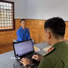 Đối tượng Nguyễn Quốc Ngọ tại cơ quan công an. (Ảnh: TTXVN phát)