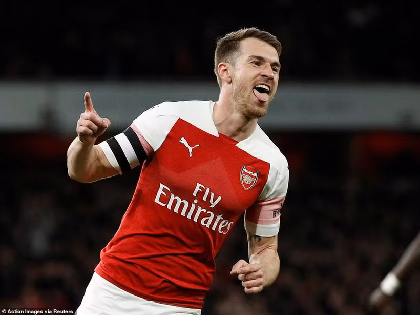 Aaron Ramsey mở đầu cho chiến thắng của Arsenal.