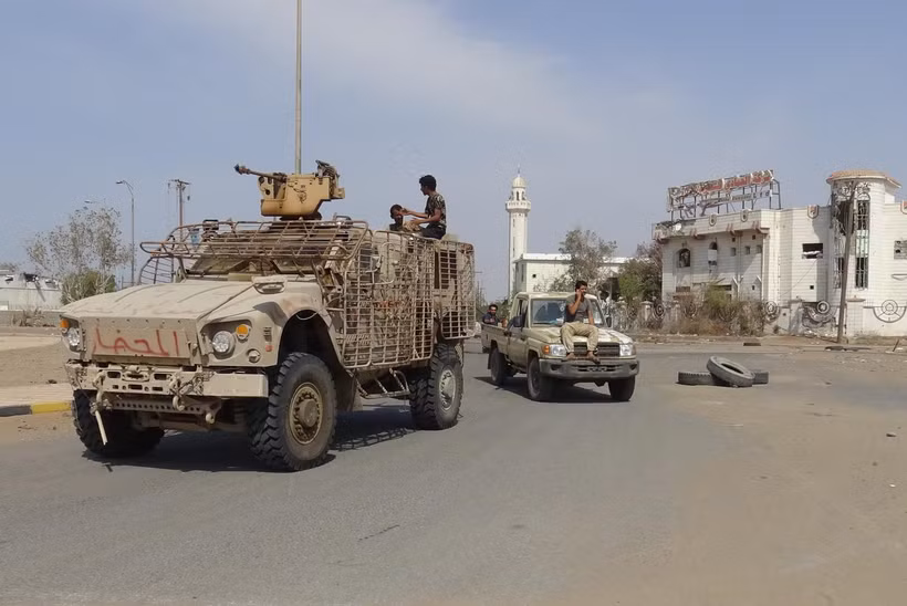 Binh sỹ ủng hộ chính phủ Yemen tại thành phố cảng Hodeida. (Ảnh: AFP/TTXVN)