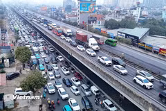 Ùn tắc giao thông đang gây thiệt hại ước tính 1,2 tỷ USD mỗi năm cho Hà Nội. (Ảnh: Hoài Nam/Vietnam+)