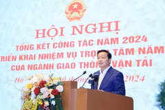 Phó Thủ tướng Chính phủ Trần Hồng Hà phát biểu chỉ đạo tại Hội nghị tổng kết công tác năm 2024 và triển khai nhiệm vụ trọng tâm năm 2025 của ngành Giao thông Vận tải. (Ảnh: PV/Vietnam+)