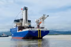 Tàu dịch vụ chuyên dụng hiện đại phục vụ thi công, vận hành và bảo dưỡng điện gió ngoài khơi đã được Công ty Đóng tàu Hạ Long hạ thủy thành công. (Ảnh: PV/Vietnam+)