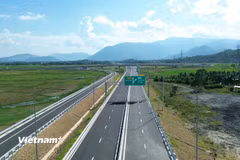 Một đoạn tuyến cao tốc Bắc-Nam có quy mô phân kỳ đầu tư 4 làn xe. (Ảnh: Việt Hùng/Vietnam+)