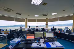 Nhân viên không lưu đánh giá mức độ sẵn sàng khai thác tại Sân bay Phú Quốc. (Ảnh: VATM)