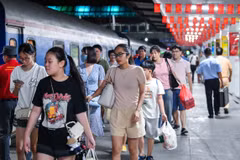 Ngành Đường sắt đã chuẩn bị các kế hoạch tăng cường chạy tàu trong dịp nghỉ lễ 30/4-1/5. (Ảnh: Việt Hùng/Vietnam+)