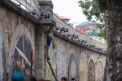 Thành phố Hà Nội sẽ cải tạo những vòm cầu đường sắt Phùng Hưng nhằm khai thác giá trị cảnh quan đô thị một cách hiệu quả. (Ảnh: Minh Sơn/Vietnam+)