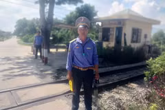 Nguyễn Sơn Oánh, nhân viên gác chắn đường ngang (Công ty Cổ phần Đường sắt Nghĩa Bình) đã có hành động dũng cảm cứu người. (Ảnh: PV/Vietnam+)