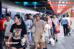 Ngành Đường sắt đã chuẩn bị các kế hoạch tăng cường chạy tàu trong dịp nghỉ lễ. (Ảnh: Việt Hùng/Vietnam+)