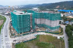 Kinh tế của sáu tháng đầu năm đạt mức tăng trưởng 8,18%, tạo nền tảng quan trọng để phấn đấu hoàn thành các mục tiêu của năm 2026. (Ảnh: Vietnam+)