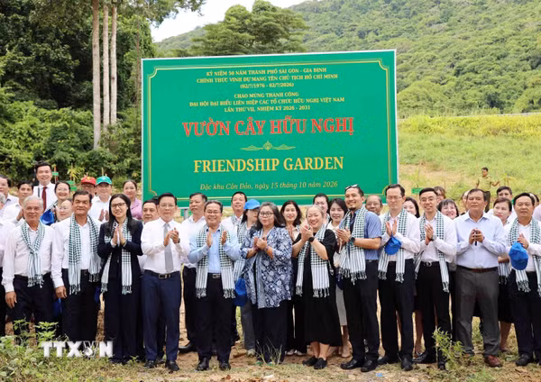 Lãnh sự quán các nước châu Á dự “Hành trình hữu nghị - Thành phố mang tên Bác”