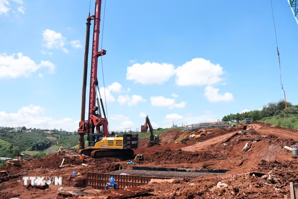 Mở rộng cao tốc Bảo Lộc-Liên Khương lên 24,75m