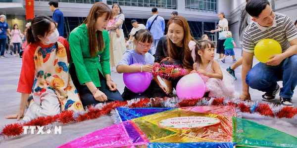 Trung thu kết nối thế hệ trẻ với tiếng Việt và văn hóa quê hương tại Nhật Bản