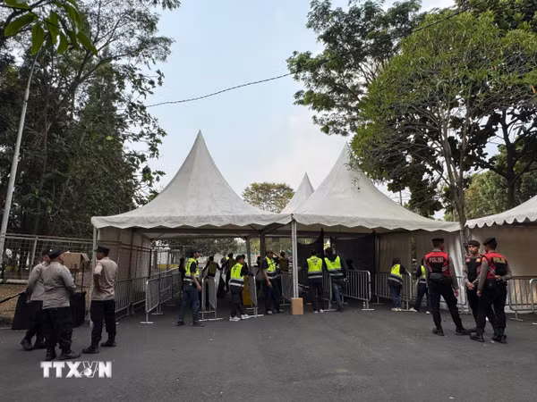 FIFA ASEAN Cup: Cổ động viên Việt Nam đến Bandung "tiếp lửa"