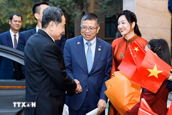 Chủ tịch Quốc hội Trần Thanh Mẫn gặp gỡ cộng đồng kiều bào tại Trung Quốc